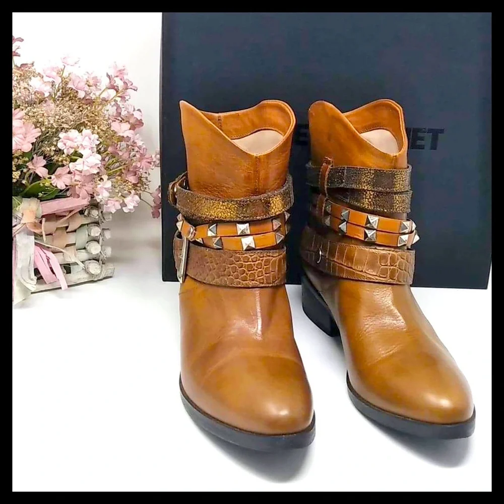 JANET & JANET Polacco Leather Multi Buckle Boots - Picture 5 of 10